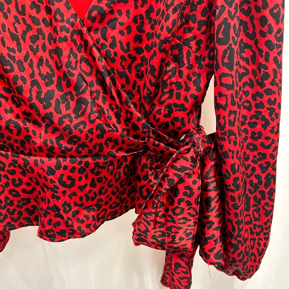Lily White red cheetah print wrap top size Large - Picture 2 of 3
